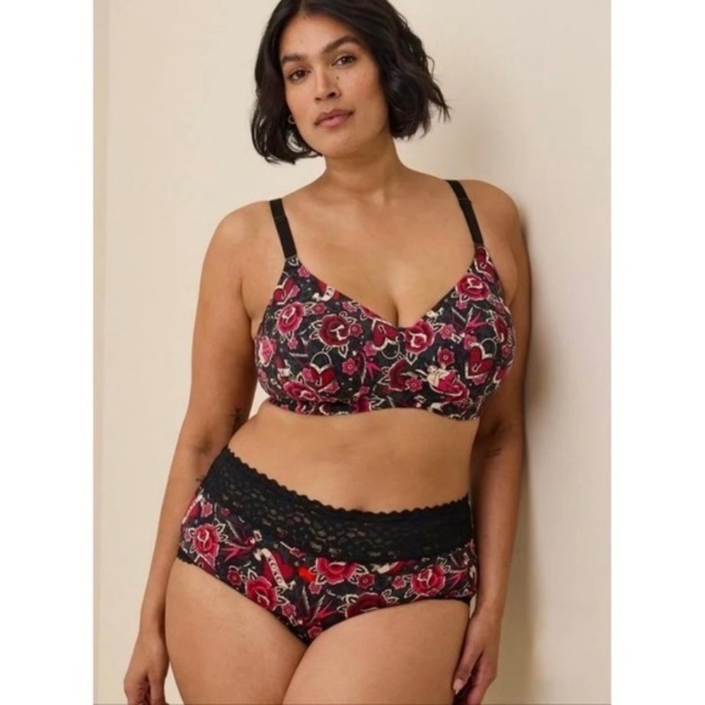 TORRID Curve Dream Tattoo Valentine Floral Hearts Black Wire-Free Bra Size 40H